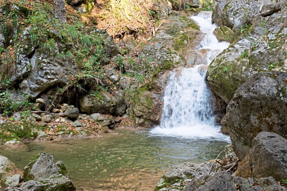 Get Drittes Todesopfer Nach Felssturz In Barenschutzklamm Gefunden Desktop Wallpaper Wallpaper Drittes Todesopfer Nach Felssturz In Barenschutzklamm Gefunden For iPhone