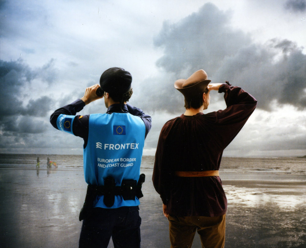 Kunst In Krems Die Fluchtlinge Gibt Es Nicht Bildende Kunst Derstandard At Kultur