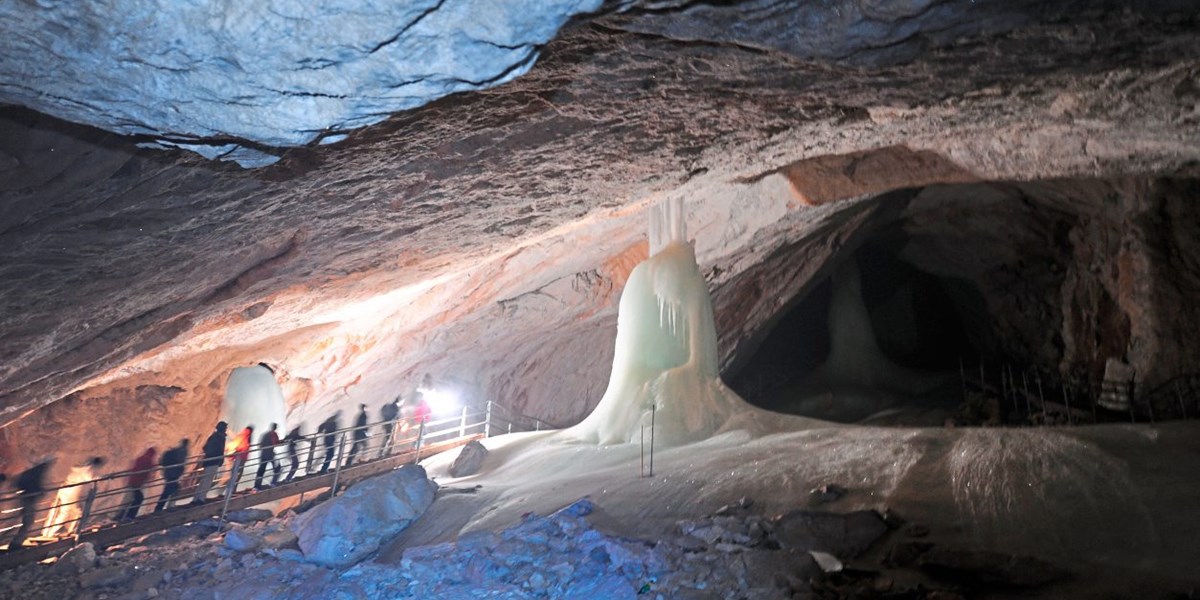 Salzburg: Die größte Eishöhle der Welt feiert ihren 100 ...