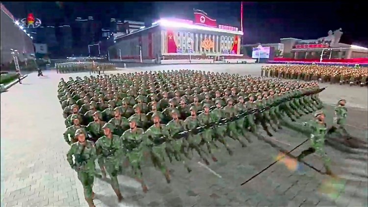 Nordkorea Feiert Parteijubilaum Mit Nachtlicher Militarparade Nordkorea Derstandard De International