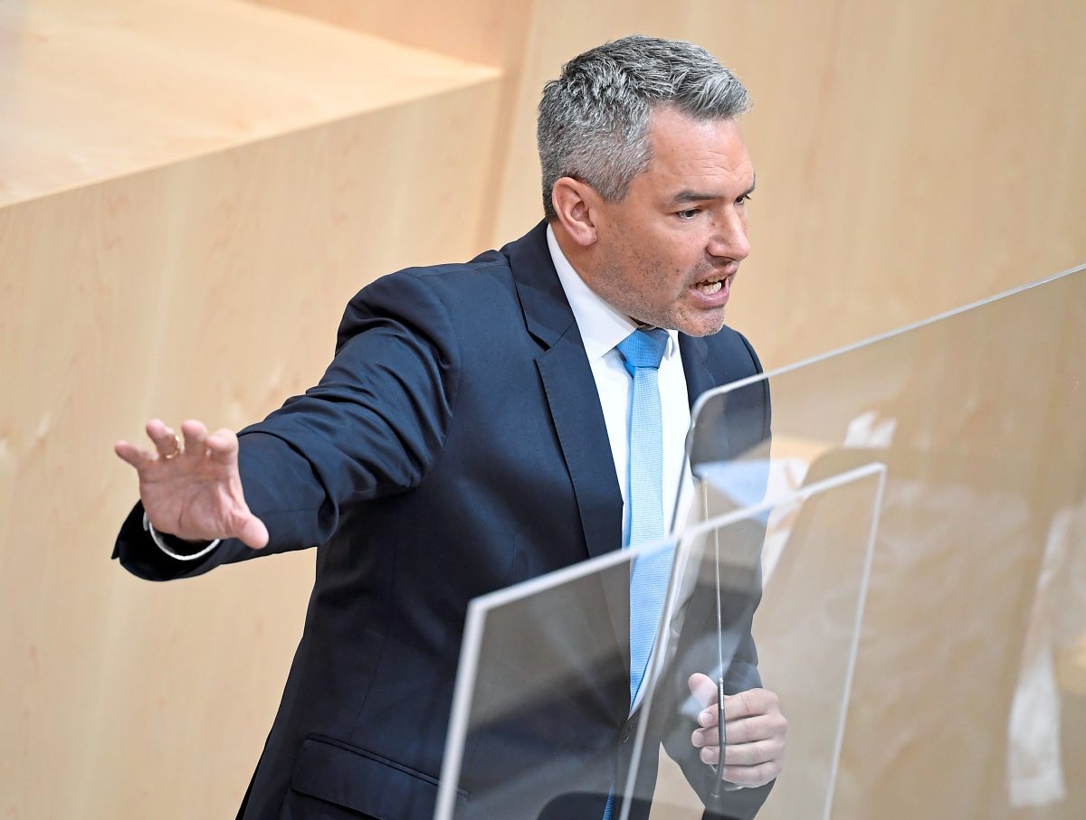 Als Nehammer Kickl Noch Verteidigte Und Beklatschte Inland Derstandard At Inland