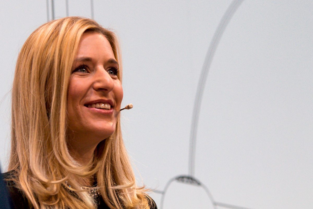 Neue Vox Show Deutsche Promis Strippen Gegen Den Krebs Tv Derstandard At Etat