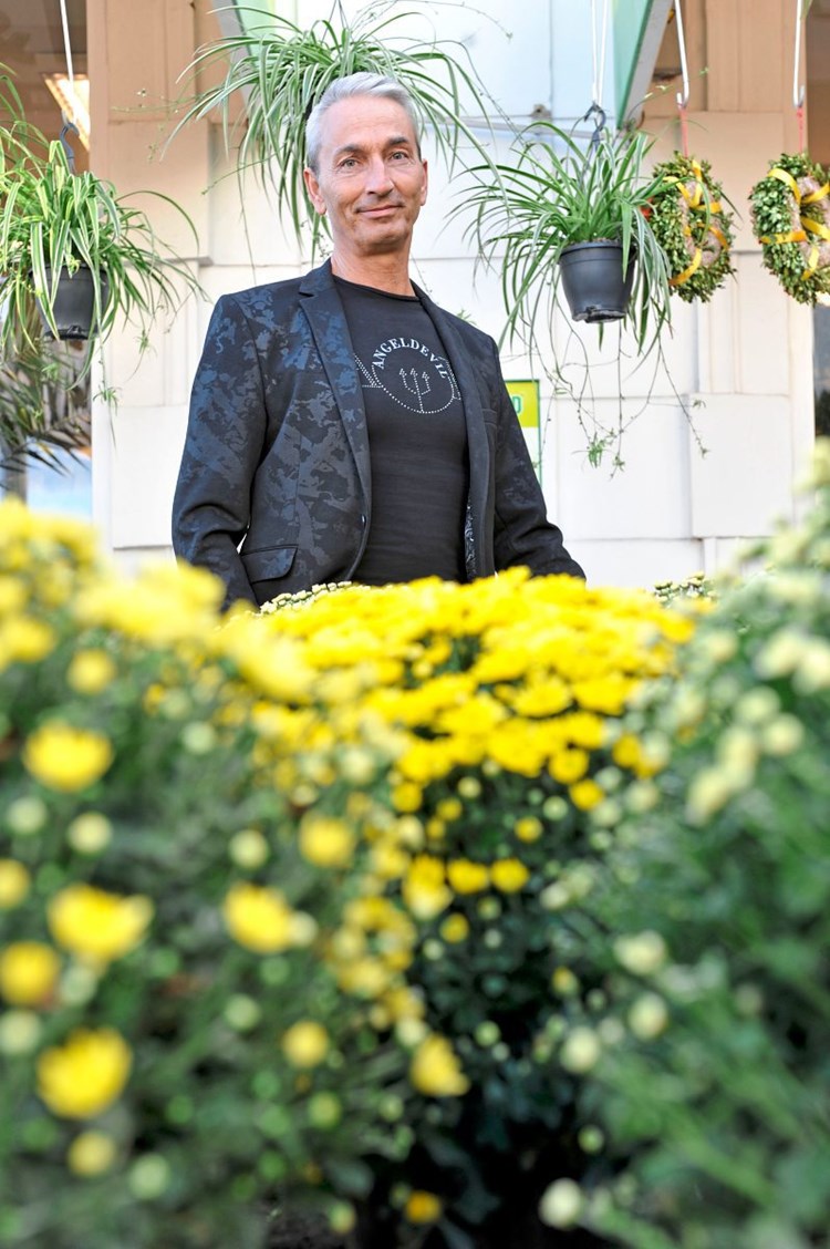 Blumenhandler Robert Bigl Wir Verlieren Die Wichtigsten Wochen Des Jahres Unternehmen Derstandard De Wirtschaft