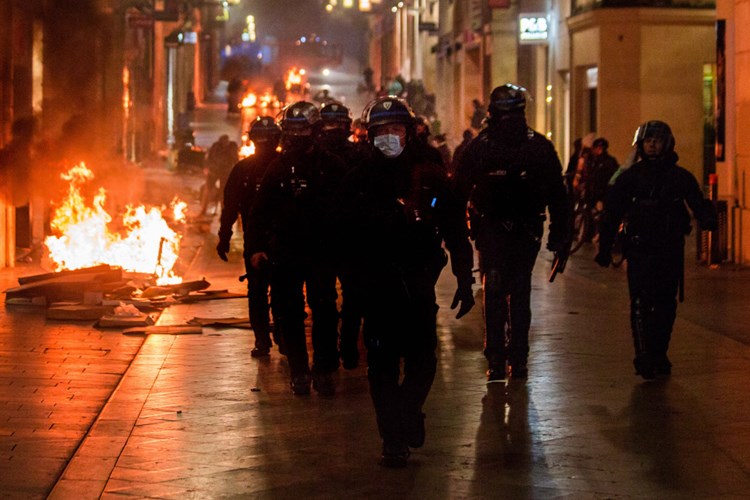 Proteste In Frankreich Und Spanien Gegen Polizei Frankreich Derstandard De International