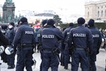 Polizei will härter gegen Maskensünder bei Corona-Demos vorgehen, +1.626 Neuinfektionen