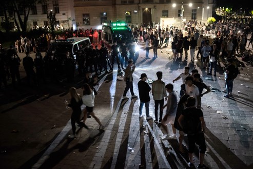 Platzverbot Am Karlsplatz Wieder Ausser Kraft Um Sieben War Es Leer Wien Derstandard At Panorama