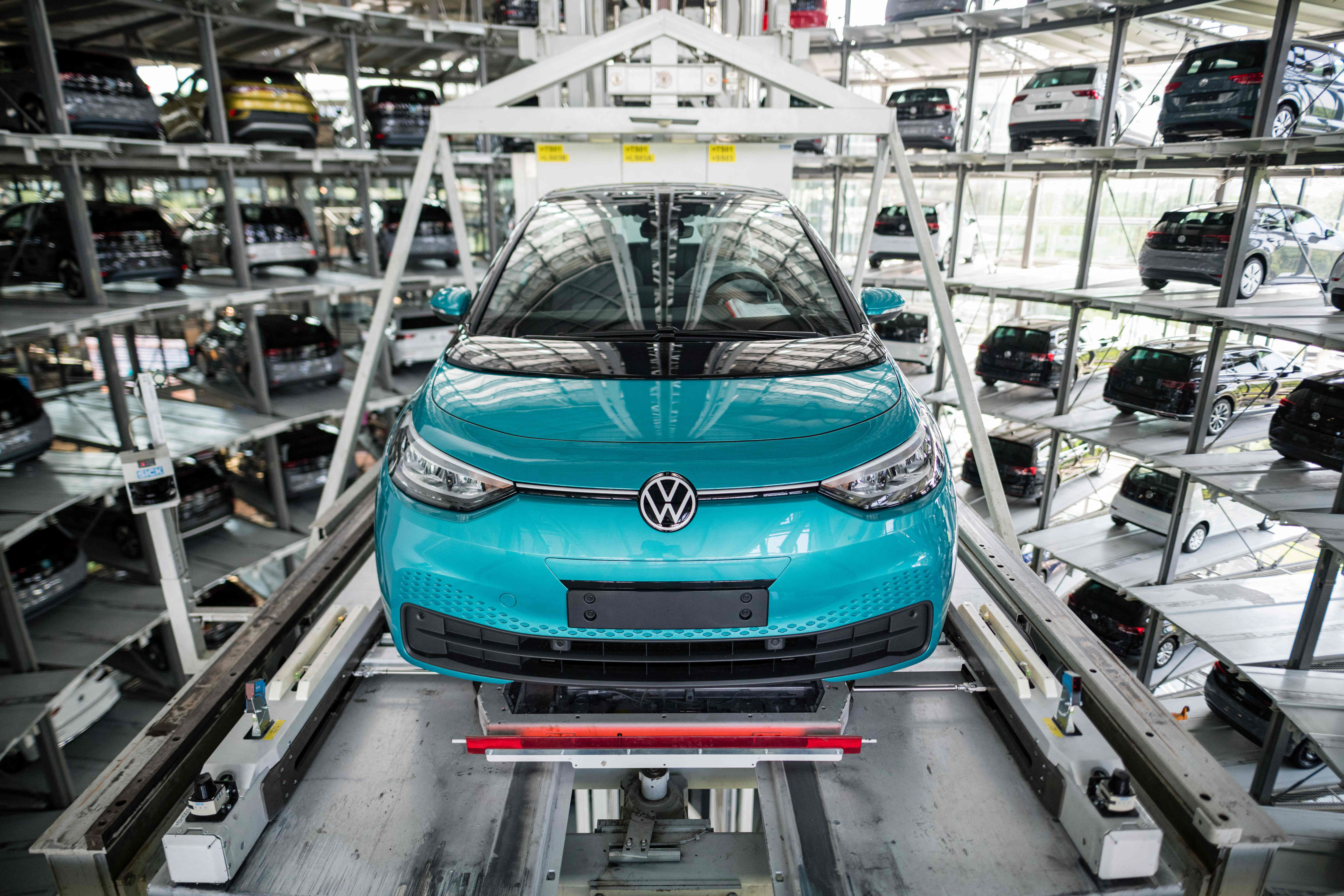 Volkswagen will sich bis 2035 in Europa von Verbrenner-Autos verabschieden - Vimarsana News