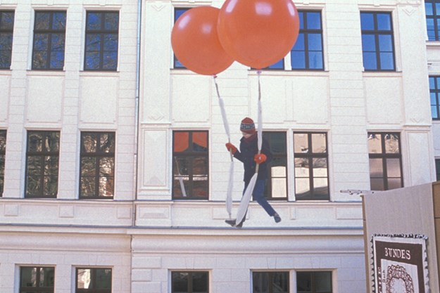 https://images.derstandard.at/t/M625/movies/2002/4223/170828110154235_11_das-fliegende-klassenzimmer_aufm04.jpg https://images.derstandard.at/t/M625/movies/2002/4223/170828110154235_11_das-fliegende-klassenzimmer_aufm04.jpg