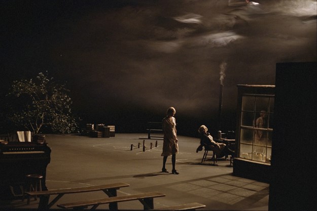 https://images.derstandard.at/t/M625/movies/2003/5514/170320110014248_17_dogville_aufm03.jpg https://images.derstandard.at/t/M625/movies/2003/5514/170320110014248_17_dogville_aufm03.jpg