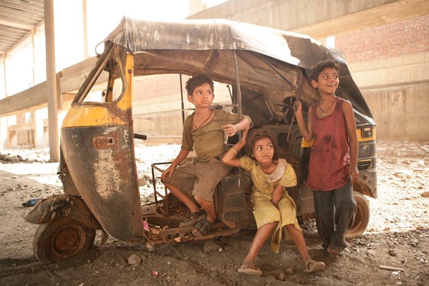 https://images.derstandard.at/t/M625/movies/2008/12313/170726180032655_38_slumdog-millionaer_aufm02.jpg https://images.derstandard.at/t/M625/movies/2008/12313/170726180032655_38_slumdog-millionaer_aufm02.jpg