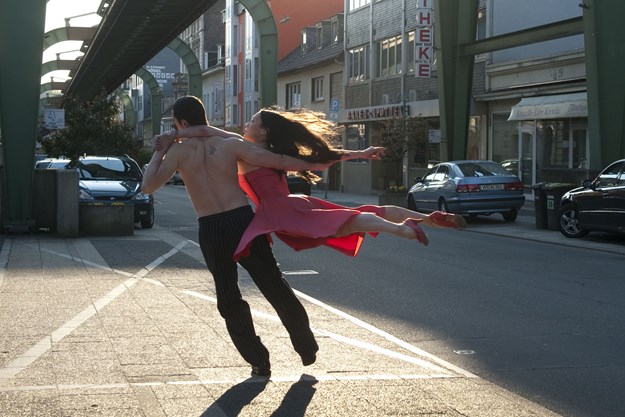 https://images.derstandard.at/t/M625/movies/2011/8685/160201104311520_8_pina_aufm03.jpg https://images.derstandard.at/t/M625/movies/2011/8685/160201104311520_8_pina_aufm03.jpg