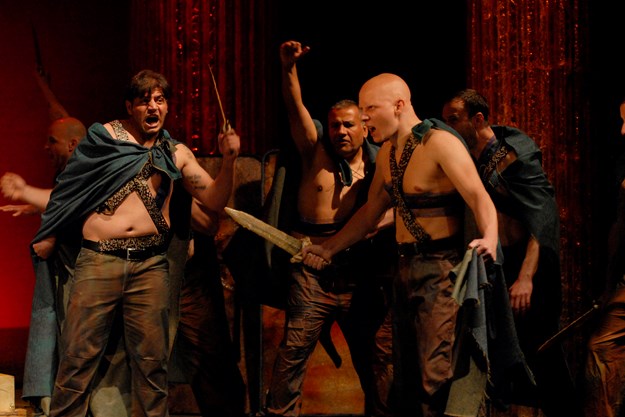 https://images.derstandard.at/t/M625/movies/2012/15907/160405110053039_34_caesar-muss-sterben_aufm6.jpg https://images.derstandard.at/t/M625/movies/2012/15907/160405110053039_34_caesar-muss-sterben_aufm6.jpg