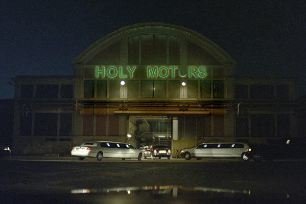 https://images.derstandard.at/t/M625/movies/2012/16367/170802203024349_14_holy-motors_aufm2.jpg https://images.derstandard.at/t/M625/movies/2012/16367/170802203024349_14_holy-motors_aufm2.jpg