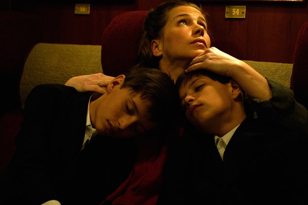 https://images.derstandard.at/t/M625/movies/2013/18438/170904150102622_59_das-grosse-heft_aufm02.jpg https://images.derstandard.at/t/M625/movies/2013/18438/170904150102622_59_das-grosse-heft_aufm02.jpg