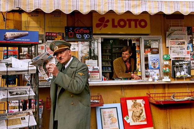 https://images.derstandard.at/t/M625/movies/2014/21079/170320223232379_20_er-ist-wieder-da_aufm02.jpg https://images.derstandard.at/t/M625/movies/2014/21079/170320223232379_20_er-ist-wieder-da_aufm02.jpg