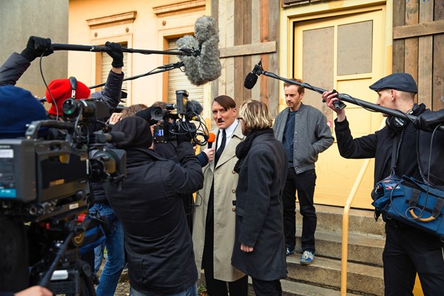 https://images.derstandard.at/t/M625/movies/2014/21079/170320223233669_14_er-ist-wieder-da_aufm03.jpg https://images.derstandard.at/t/M625/movies/2014/21079/170320223233669_14_er-ist-wieder-da_aufm03.jpg