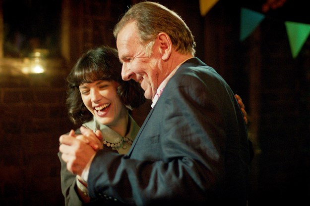 https://images.derstandard.at/t/M625/movies/2016/25221/170918223052099_14_der-wunderbare-garten-der-bella-brown_aufm03.jpg https://images.derstandard.at/t/M625/movies/2016/25221/170918223052099_14_der-wunderbare-garten-der-bella-brown_aufm03.jpg