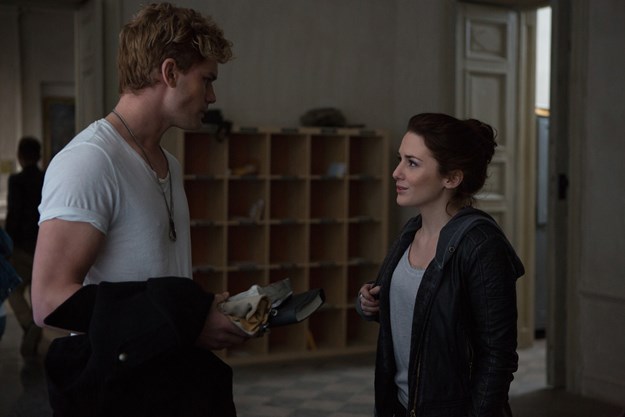 https://images.derstandard.at/t/M625/movies/2016/25761/170920223107923_7_fallen-engelsnacht_aufm02.jpg https://images.derstandard.at/t/M625/movies/2016/25761/170920223107923_7_fallen-engelsnacht_aufm02.jpg