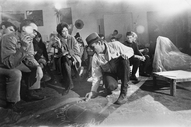 https://images.derstandard.at/t/M625/movies/2017/25126/170508223041917_8_beuys_aufm03.jpg https://images.derstandard.at/t/M625/movies/2017/25126/170508223041917_8_beuys_aufm03.jpg