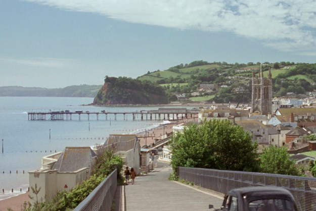 https://images.derstandard.at/t/M625/movies/2017/25754/180213223016037_9_vor-uns-das-meer_aufm04.jpg https://images.derstandard.at/t/M625/movies/2017/25754/180213223016037_9_vor-uns-das-meer_aufm04.jpg