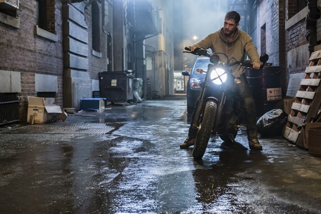 https://images.derstandard.at/t/M625/movies/2018/25434/181206223016780_9_venom_aufm03.jpg https://images.derstandard.at/t/M625/movies/2018/25434/181206223016780_9_venom_aufm03.jpg