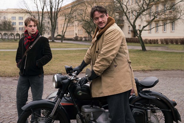 https://images.derstandard.at/t/M625/movies/2018/26221/180301223015019_16_das-schweigende-klassenzimmer_aufm03.jpg https://images.derstandard.at/t/M625/movies/2018/26221/180301223015019_16_das-schweigende-klassenzimmer_aufm03.jpg