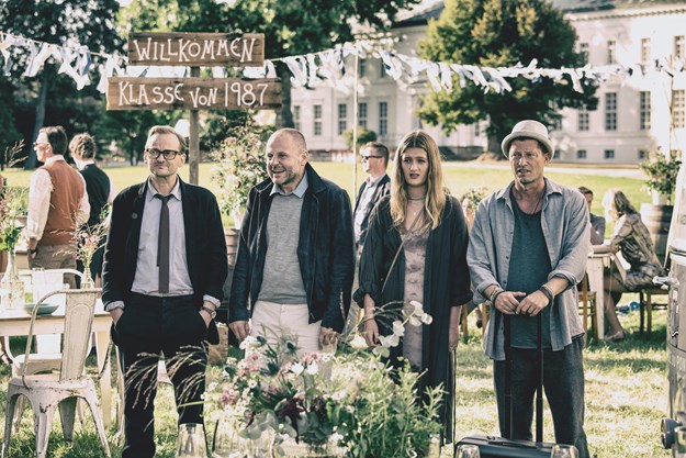 https://images.derstandard.at/t/M625/movies/2018/27107/180921223013446_8_klassentreffen-1-0-die-unglaubliche-reise-der-silberruecken_aufm03.jpg https://images.derstandard.at/t/M625/movies/2018/27107/180921223013446_8_klassentreffen-1-0-die-unglaubliche-reise-der-silberruecken_aufm03.jpg