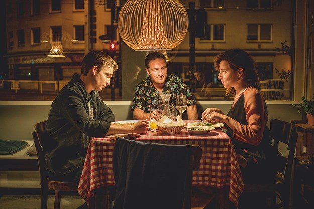https://images.derstandard.at/t/M625/movies/2018/27427/180707223006706_7_spielmacher_aufm02.jpg https://images.derstandard.at/t/M625/movies/2018/27427/180707223006706_7_spielmacher_aufm02.jpg
