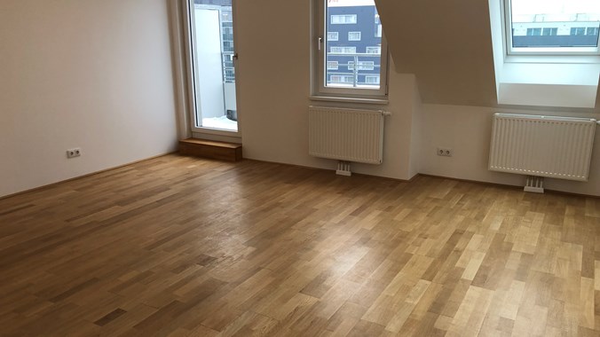 Wohnzimmer - Blick zum Balkon
